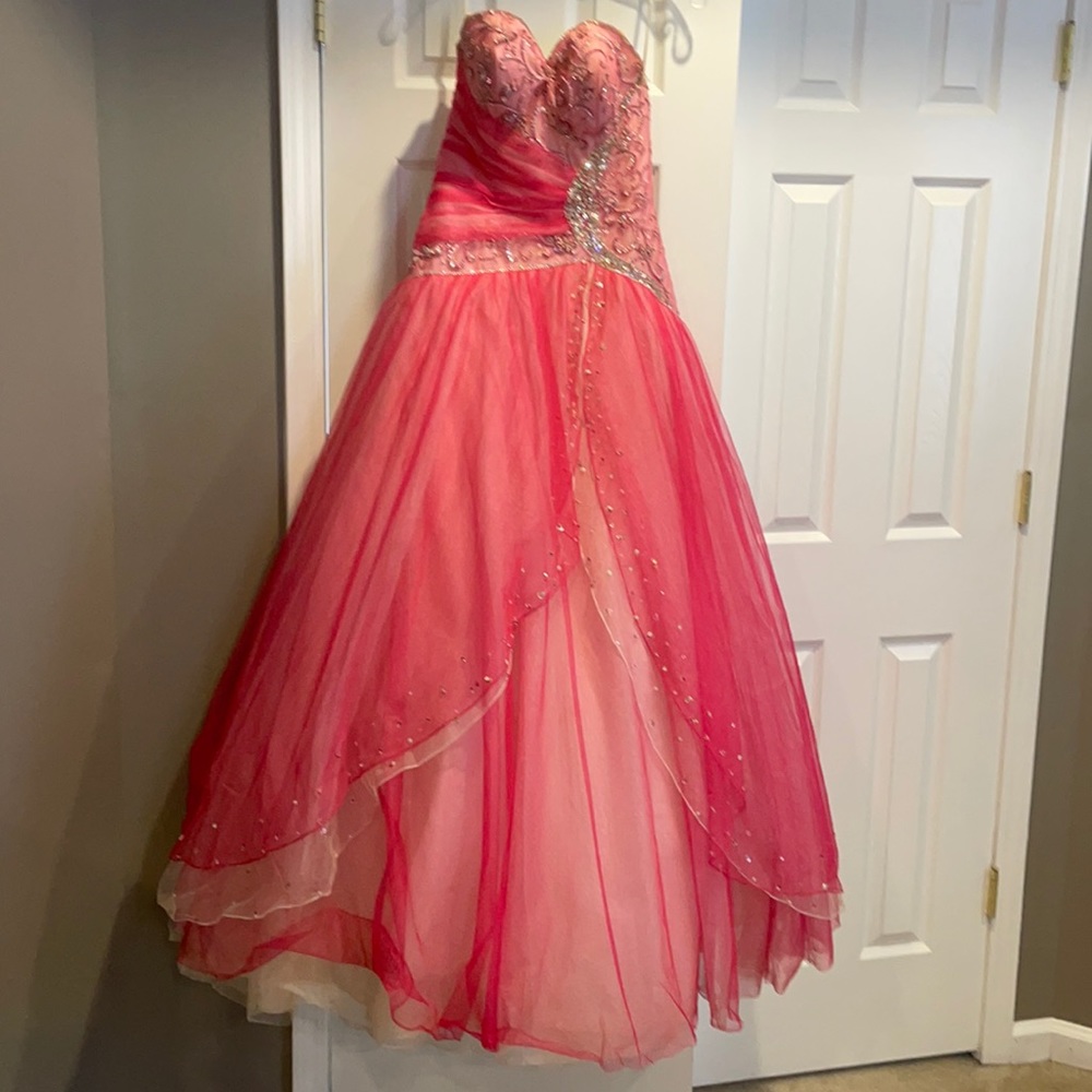 Beautiful prom dress Alyce Designs size 8